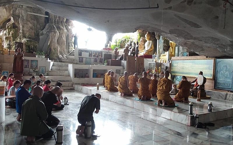 eccaad08-dhamma-sakyamuni-caves