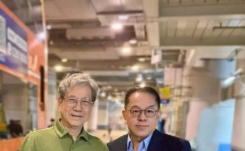 金牌司仪罕见现身 与太太返港近况意外曝光