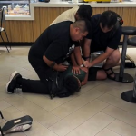 男子滋扰老妇要请吃薯条 职员制止遭批肘扭打倒地