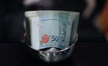 最低薪金是否升到RM2000 政府先算员工和老板两本账
