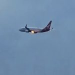客机升空惊传巨响 左引擎突然冒火被迫紧急改降