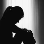 丈夫瞒妻下药侵犯逾20年 警方追查竟还有12男涉案