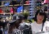 2女拿3张RM100假钞购物 店员发现不对劲才知受骗