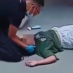 女佣二楼擦窗不慎失足坠地 倒卧组屋楼下脚踝受伤