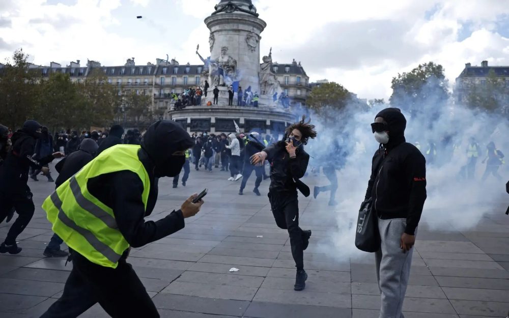 2689d9bb-e01f-4f59-bd3d-d6079bdbeb49-EPA-France-Protest-17102026