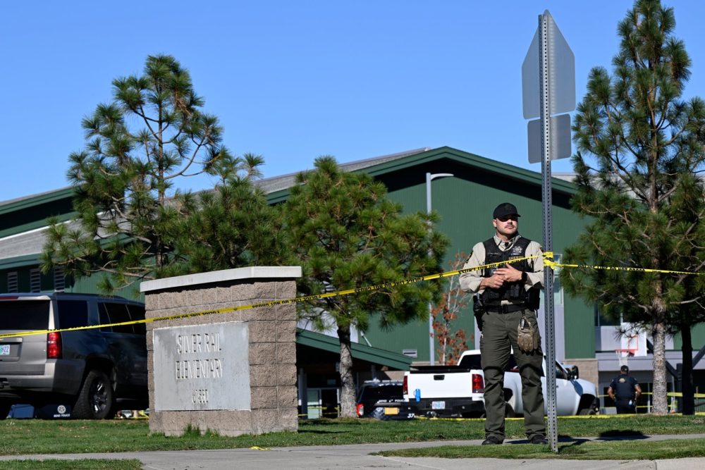 APTOPIX_Oregon_School_Shooting_9