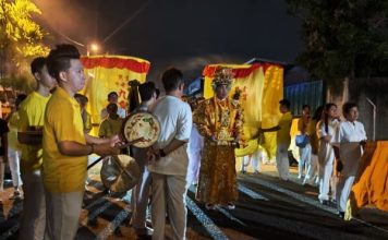 大旗碰高压电线3人触电 华裔少年80%灼伤仍昏迷