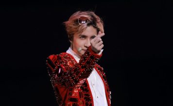 薛之谦完全没偶像包袱 脸上大痘也敢放上大屏
