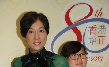 吴绮莉揭多年辛酸 成龙从未给过一分钱