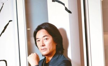 男神状态依旧在线 郑伊健结实手臂抢镜