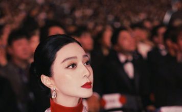范冰冰红毯熟练度满分 每走两步就摆Pose