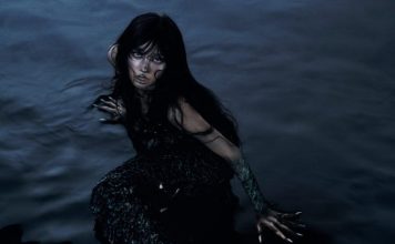 Lisa化身暗黑美人鱼 满身鳞片展现神秘魅力