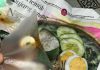 女子买椰浆饭以为多送加料 伸手一夹才发现只是图片