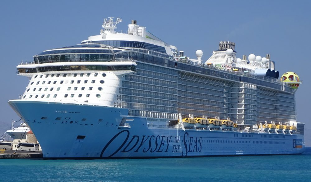 Odyssey_of_the_Seas_moored_in_Ak