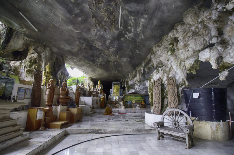 Sakyamuni_Cave_Monastery_-_Shrin