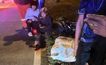摩托失控闯反方向车道 骑士与轿车迎面相撞当场亡