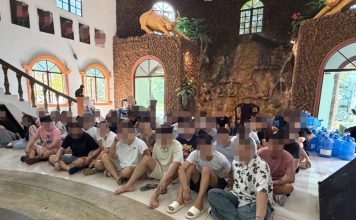 移民局突袭大型诈骗呼叫中心 一口气逮捕98人