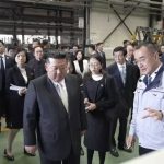 金正恩“病逝”谣言被打破 本人突现身中国还参观工厂