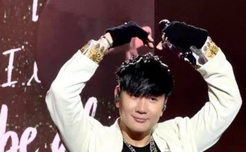七七陪林妈妈看演出 结束后再被林俊杰牵手带走