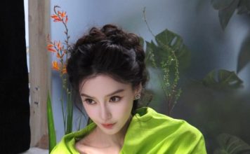 Angelababy变身“海盗公主” 露腰绿装配超夸张羽毛帽