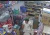 女子逛超市竟当场小便 现场满地尿渍让店主傻眼
