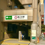 疑沿阳台边缘移往隔壁 9岁男童从23楼坠落亡